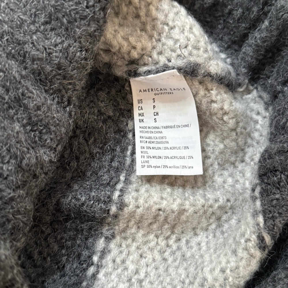 American Eagle Sweater - Picture 5 of 8
